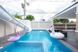 Pool Villa Pattaya 3BR Slide Karaoke