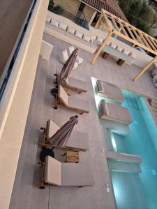 Cantouni Villa, Luxury 5BR Retreat with Pool & Jacuzzi Near Town by Villa Mana Gers