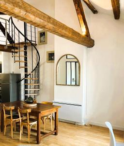 Duplex de charme intramuros climatisé