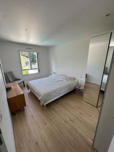 Maisons de vacances Maison 4 chambres piscine : photos des chambres