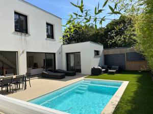 Maisons de vacances Maison 4 chambres piscine : photos des chambres