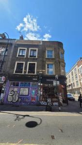 Shoreditch Escape by City Sparrow