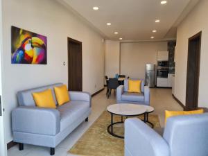 Luxury 2BR with Skyline Views Skynest Residences