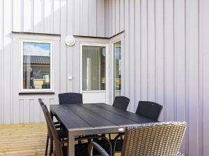 6 person holiday home in STRÖMSTAD