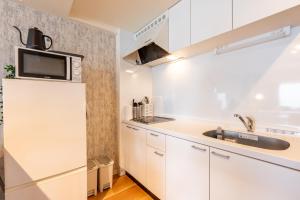 2ベットルーム,広々リビング,道頓堀や難波まで2駅5分,駅近5分,最大7名