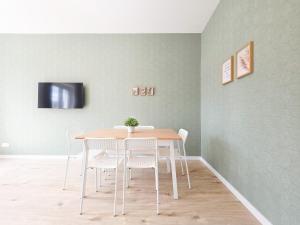 Tolstov Apartments - 4 Room Apartment - Maisonette - Balcony - 20 Min Messe DUS and Old Town DUS