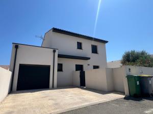 Villas Villa moderne avec piscine proche de la plage : photos des chambres