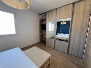 Villas Villa moderne avec piscine proche de la plage : photos des chambres