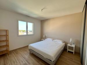 Villas Villa moderne avec piscine proche de la plage : photos des chambres