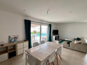 Villas Villa moderne avec piscine proche de la plage : Villa avec Piscine Privée