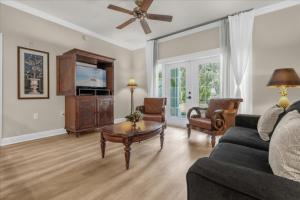 3 Bedrooms 2 Bathrooms Re7697-101Hc