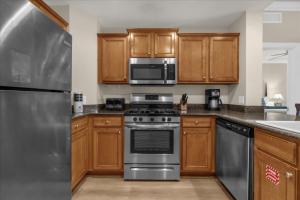 3 Bedrooms 2 Bathrooms Re7697-101Hc
