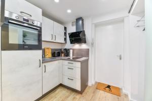 H5 303, Kingsize Bett, Netflix, Balkon, Pool