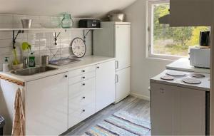 Gorgeous Home In Ljusterö