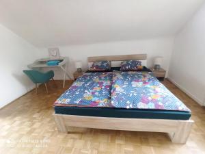 Gemütliche Ferienwohnung mit großer Dachterasse in gehobener Wohngegend