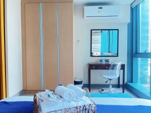 LUX BGC 1BR, Uptown Mall Connector, 5G WiFi, Pool, Ste 11