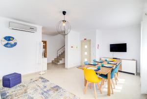 Amazing Home with Balcony & Barbecue