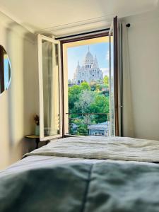 Unique View of Sacre Coeur!