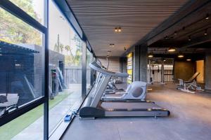 Executive elegantly furnished three bedroom apartment withmodern facilities ,modern swimming pool ,fully equipped gym,children playground and close proximity to major shopping centers and gourmet restaurants