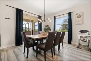 6 Bedrooms 5 Bathrooms Storey Lake 4763Kc