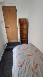 near beach & nearby shops ect