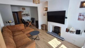 near beach & nearby shops ect