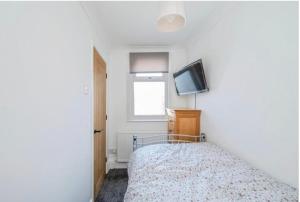 near beach & nearby shops ect