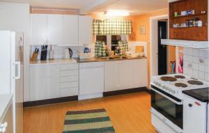 Three-Bedroom Holiday Home Brösarp With A Fireplace 05