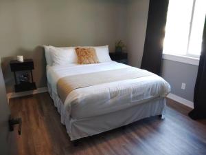 Moody Modern Dunes Hot Tub Beach and Trails