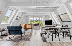 Stunning Home In Farsø With Wifi