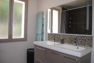Villas Beautiful Provencal villa : photos des chambres