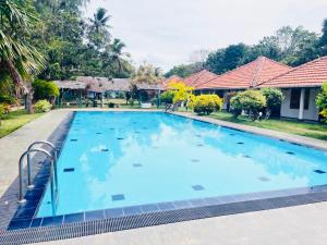 New Tri Star Beach Hotel