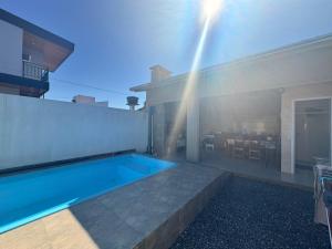 Casa com piscina A 250 METROS DA PRAIA de Canto Grande BOMBINHAS