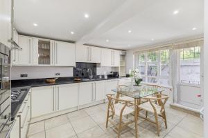 Luxury 4 Bedroom House Near Hyde Park