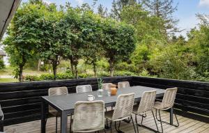 Gorgeous Home In Hadsund With Wifi