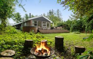 Gorgeous Home In Hadsund With Wifi