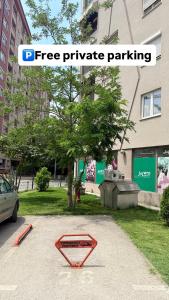 New modern Rooftop Apartment-FREE PRIVATE PARKING, self check-in