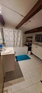 Appartements Vue mer et sur les iles d-or d-Hyeres : photos des chambres