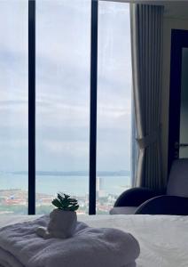 Pollux Habibie Lvl 52 Sea View Studio with Gym,Pool & Netflix