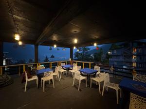 Hotel Suraj Inn ,near Hadimba Devi Temple ! Rooftop Restaurant ! Personal Parking