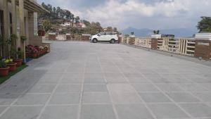 Hotel Queen Plaza 2 minutes walk to Mall Road