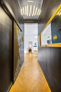 2 Steps from Sea - Air conditioning - 2 Bedrooms - Kitchen - Wifi - Tramway - 3-gwiazdkowe hotele w mieście Nicea