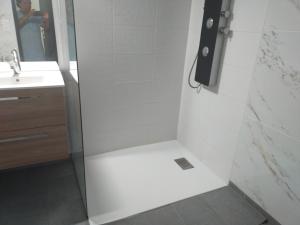 Maison neuve Hourtin , 3 chambres, proche commodités, clôturée, climatisation, terrasse