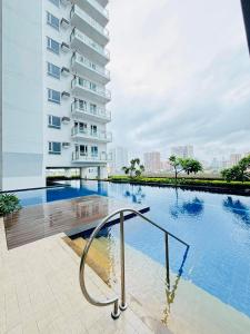 Metro Stay Grand View Tower