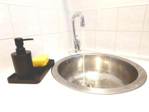 Birmingham City Centre Apartment Lift TV