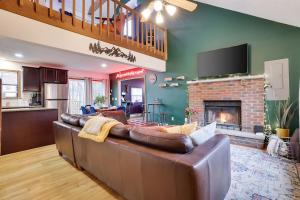 Hot tub - Game Loft & Arcade - 2 King Beds - Pet Friendly