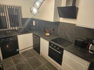 Tudors eSuites Two Bedroom Central Apartments - 6&6AU
