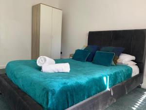 Tudors eSuites Two Bedroom Central Apartments - 6&6AU
