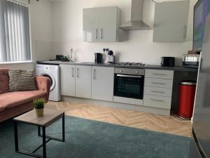 Tudors eSuites Two Bedroom Central Apartments - 6&6AU