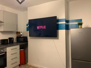 Tudors eSuites Two Bedroom Central Apartments - 6&6AU